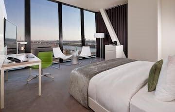 Hotelzimmer mit Ausblick auf die Donau